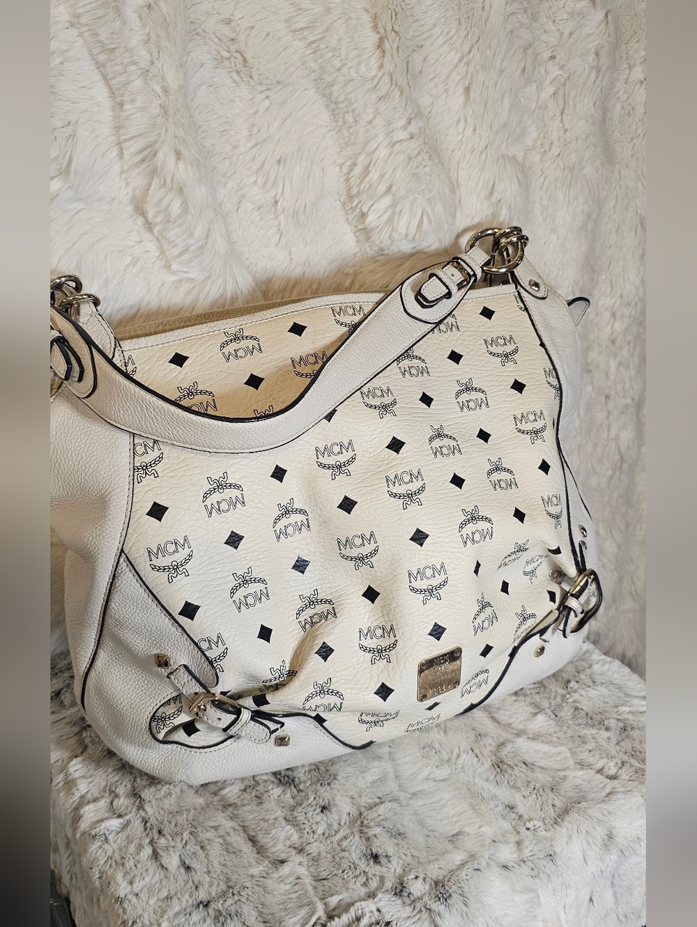 MCM White Visetos Hobo Shoulder Bag - Picture 4 of 15